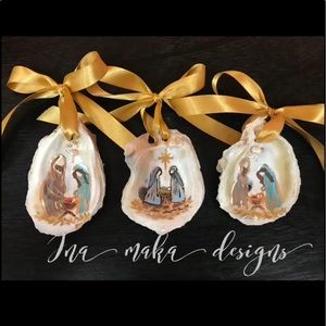 Hand painted oyster Shell Nativity